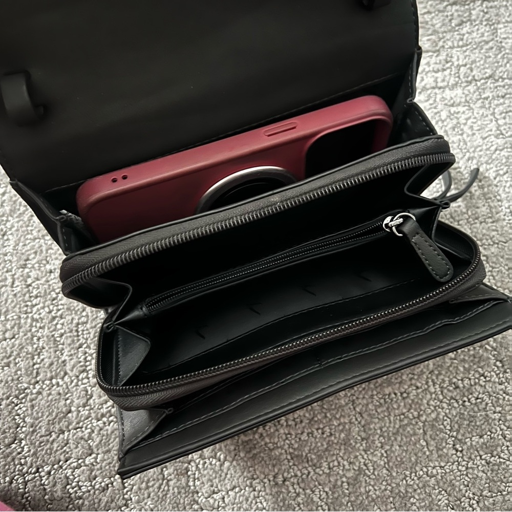 Simply Vera Wang Floral Black 2-in-1 Clutch and Crossbody Phone Wallet Purse - Picture 5 of 10